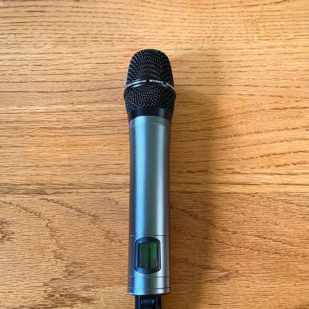Professional Wireless Microphone